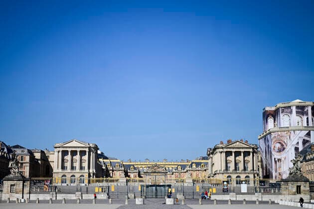Place nette autour du Chateau de Versailles NEWS : COVID19 - Paris - 04 04 2020 JBAutissier Panoramic 