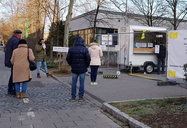 04 04 2020 Dachau, coronavirus SARS CoV 2, pandemic, precautions, protective measures, coronavirus smear, Take Away Station at the Dachau Medical Care Centre, people queuing in front of the airlock to measure fever