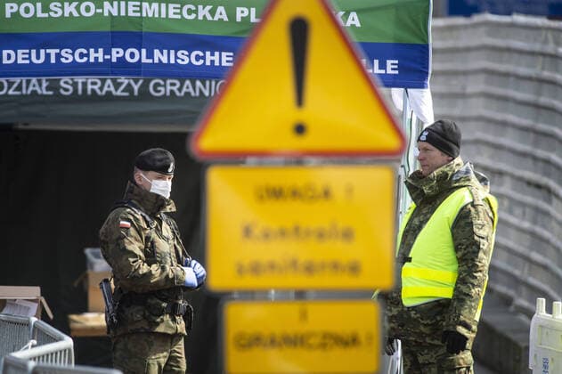 Polish officials with protective equipment check people entering the country at the German-Polish border in Goerlitz, 04 04 2020 In the night from 14 03 to 15 03 the borders between Germany and Poland and the Czech Republic were closed to contain the spread of coronavirus Goerlitz Germany Copyright: xFlorianxGaertner photothek.netx