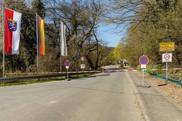 Eltville am Rhein, Kloster Eberbach, 04 04 2020, Rheingau closes excursion destinations, parking lots around Kloster Eberbach will be closed for tourists from 04 04 2020 on due to exit restrictions in Hesse Eltville am Rhein Kloster Eberbach Hesse Germany