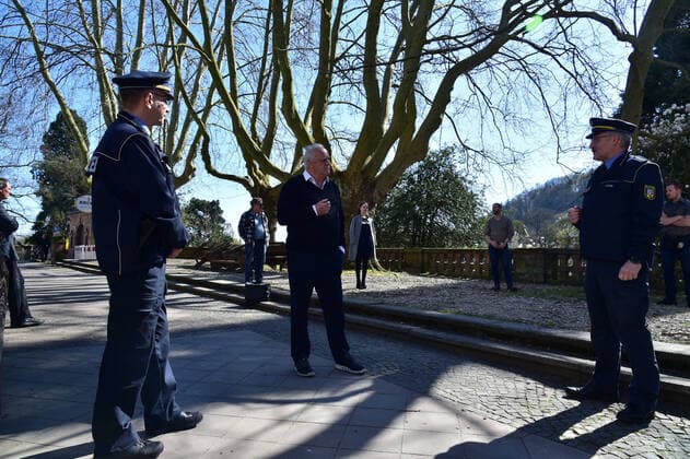 In Saarbrücken, the police recorded only a few violations of the current exit restrictions in the context of the Corona crisis on Saturday 4 4 2020 Interior Minister Klaus Bouillon visited the city to get an idea of the situation and talked to police officers bub