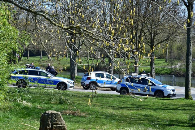 In Saarbrücken, the police recorded only a few violations of the current exit restrictions in the context of the Corona crisis on Saturday 4 4 2020 Interior Minister Klaus Bouillon visited the city to get an idea of the situation and talked to police officers bub