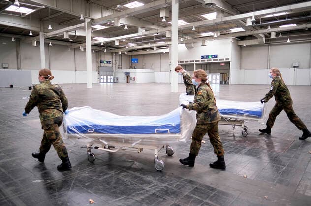Visit of a corona emergency hospital on the exhibition grounds Hannover, 04 04 2020 Foto:xU.xStammx xFuturexImage