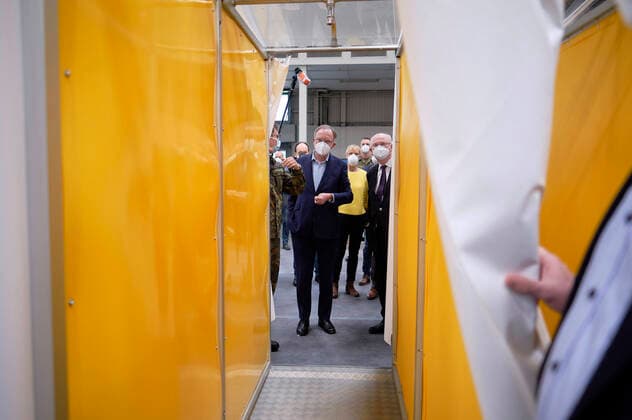 Prime Minister Stephan Weil visiting a corona emergency hospital on the exhibition grounds Hannover, 04 04 2020 Foto:xU.xStammx xFuturexImage