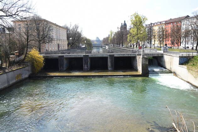 Prater weir bridge on the Isar Prater island Munich 04 04 20 Munich