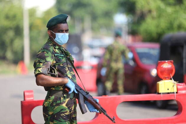 April 4, 2020, Colombo, Sri Lanka: A Sri Lankan police Special Task Force officer at a checkpoint enforcing the island-wide curfew..The Sri Lankan government has implemented an island-wide curfew until further notice in order to slow down the spread of the SARS-CoV-2 coronavirus that causes the COVID-19 disease. To date Sri Lanka has confirmed at least 162 novel coronavirus infections with five deaths and 25 recovered. Colombo Sri Lanka - ZUMAs197 20200404_zaa_s197_066 Copyright: xHarshanaxJohanasx