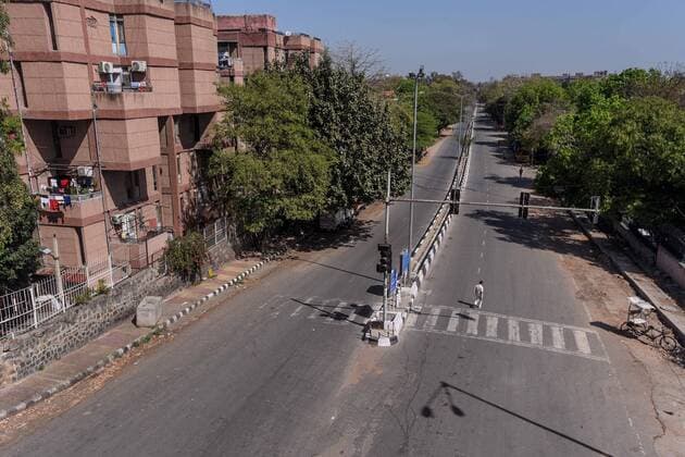 NEW DELHI, INDIA APRIL 4: A street near Jawahar Lal Nehru stadium wears a deserted look on day eleven of the 21 day nationwide lockdown to curb the spread of coronavirus, on April 4, 2020 in New Delhi, India. (Photo by Biplov Bhuyan Hindustan Times ) India Goes Into 21 Day Lockdown Due To Coronavirus COVID 19