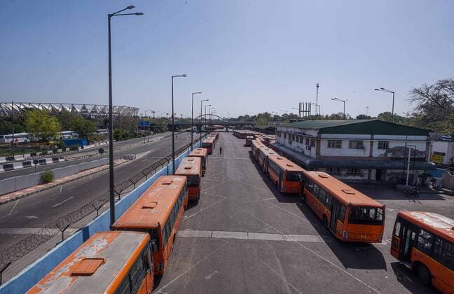 NEW DELHI, INDIA APRIL 4: Buses seen at a parking bay near Jawahar Lal Nehru stadium on day eleven of the 21 day nationwide lockdown to curb the spread of coronavirus, on April 4, 2020 in New Delhi, India. (Photo by Biplov Bhuyan Hindustan Times ) India Goes Into 21 Day Lockdown Due To Coronavirus COVID 19