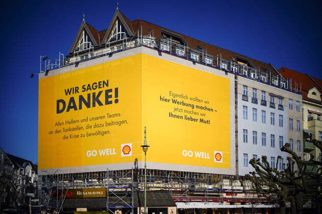 04 04 2020,Berlin,Germany,GER,the city in times of the corona pandemic The mineral oil and natural gas company Shell says thanks Seen at Kaiserdamm on the corner of Witzlebenplatz