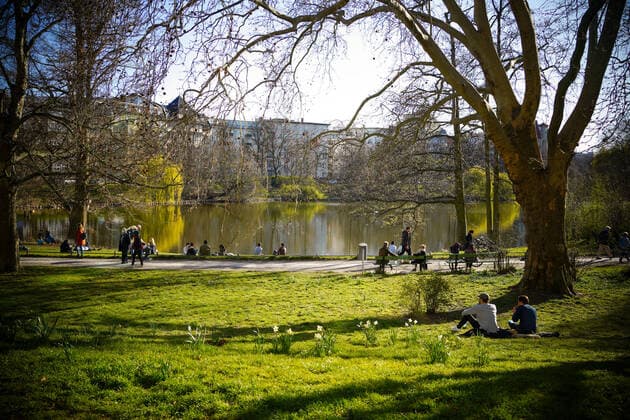 04 04 2020,Berlin,Germany,GER,the city in times of the corona pandemic Lietzenseepark Am See
