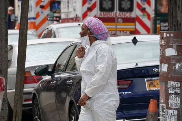 April 4, 2020, New York, NY, USA: A member of ether medical staff sakes break outside Wyckoff Hospital in the Borough of Brooklyn on April 4, 2020 in New York. New York USA - ZUMAb148 20200404_zap_b148_002 Copyright: xBryanxSmithx