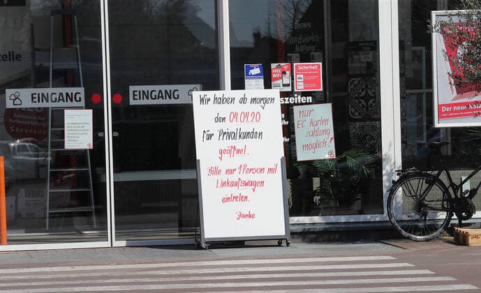 Building markets will be open again for non-business customers from Saturday, April 4, 2020, after 14 days of not being able to do so, Impressions in Braunschweig Bauhaus, sign Braunschweig