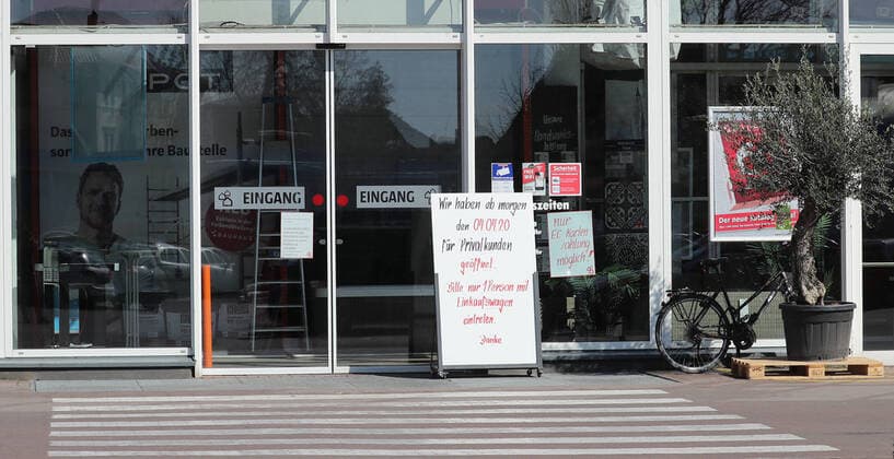 Building markets will be open again for non-business customers from Saturday, April 4, 2020, after 14 days of not being able to do so, Impressions in Braunschweig Bauhaus, sign Braunschweig
