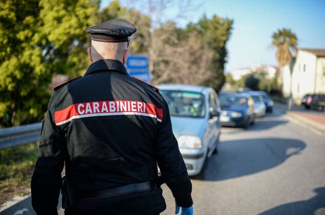 Corigliano-Rossano, checks by the Carabinieri to check if those who come out are in compliance with the self-certifications, in order to prevent too many people from leaving the house, or doing so for just cause. Many disputes, many fines and several complaints. 04 04 2020, Corigliano-Rossano, Italy  Copyright: xAlfonsoxDixVincenzox xIPAx xKontrolabx