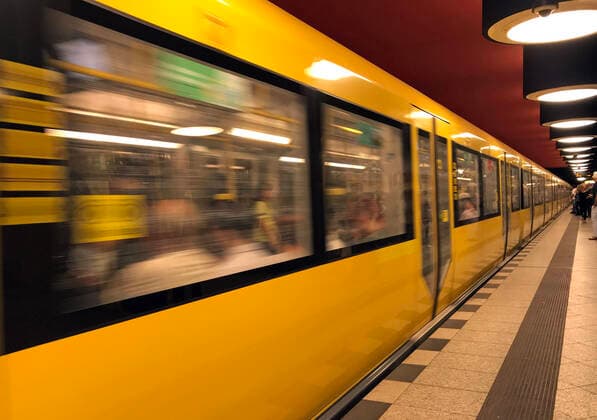 20 06 2019, Berlin, GER U Bahn der Linie 7 im Bahnhof Richard Wagner Platz everyday lif