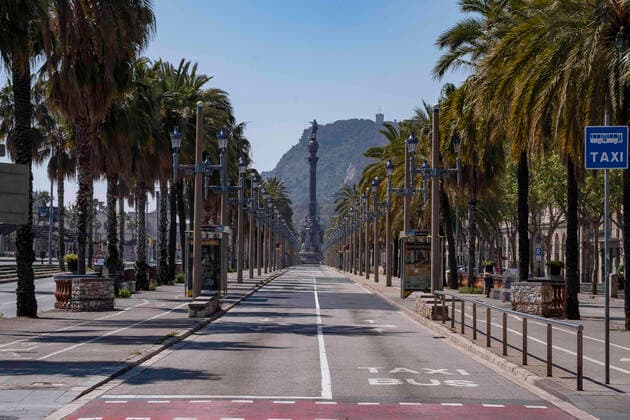 April 4, 2020, Barcelona, Catalonia, Spain: The popular Paseo Colon is seen deserted during the contagion of the Covid-19..Barcelona is facing its twenty-first day of home confinement. After the announcement of the President of the Spanish Government, Pedro Sanchez, to extend house confinement, Spanish citizens will be confined until April 25. Barcelona Spain - ZUMAs197 20200404_zaa_s197_095 Copyright: xPacoxFreirex