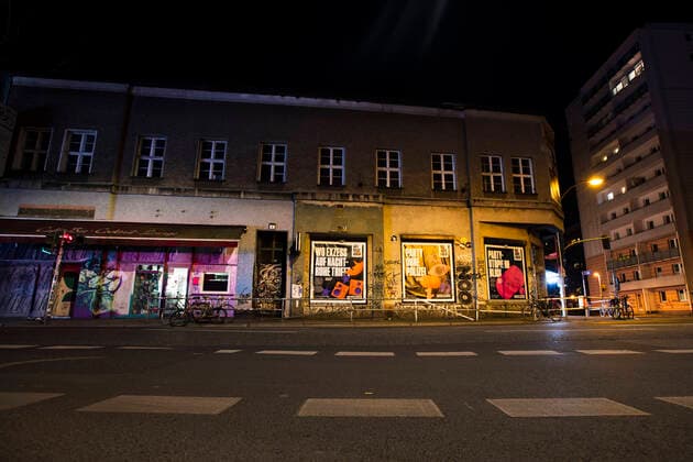 The empty entrance of the Kit Kat Club in Berlin on April 4, 2020 To slow down the spread of the coronavirus SARS CoV 2, the federal and state governments decided to impose further restrictions The Berlin clubs have also been closed for several weeks Where long queues of people usually form, there is a deserted coronavirus in Berlin on Saturday night