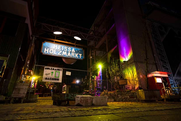 The empty entrance from the timber market Grounds in Berlin on April 5, 2020 To slow down the spread of the coronavirus SARS CoV 2, the federal and state governments decided to impose further restrictions The Berlin clubs have also been closed for a few weeks Where long queues of people usually form, there is a deserted coronavirus in Berlin on Saturday night