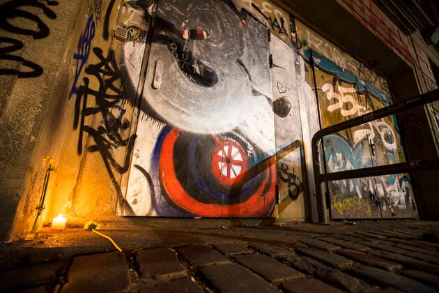 Candles and flowers in front of the entrance of the Berghain Club in Berlin on 5 April 2020 In order to slow down the spread of the coronavirus SARS CoV 2, the federal and state governments decided to impose further restrictions.
