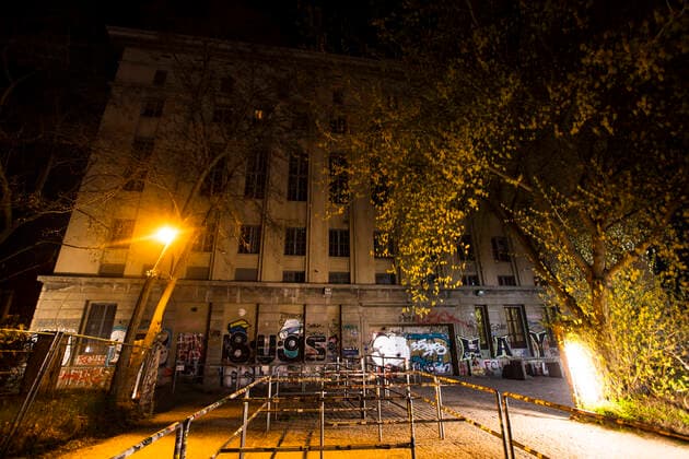 The empty entrance of the Berghain Club in Berlin on April 5, 2020 To slow down the spread of the coronavirus SARS CoV 2, the federal and state governments decided to impose further restrictions The Berlin clubs have also been closed for a few weeks Where long queues of people usually form, there is a deserted coronavirus in Berlin on Saturday night
