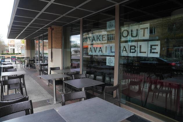 (200405) -- WASHINGTON D.C., April 5, 2020 -- A restaurant with takeaway service is seen in Arlington, Virginia, the United States, April 4, 2020. The number of COVID-19 cases in the United States topped 300,000 by 3:40 p.m. local time Saturday (1940 GMT), according to the Center for Systems Science and Engineering (CSSE) at Johns Hopkins University. ) U.S.-COVID-19-CONFIRMED CASES LiuxJie 