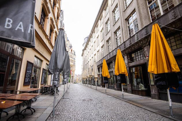 (200405) -- LEIPZIG, April 5, 2020 -- An empty road with closed restaurants is seen in Leipzig, eastern Germany, April 4, 2020. More than 89,300 COVID-19 cases and at least 1,250 deaths have been registered as of Saturday afternoon across Germany, according to evaluations of the German Press Agency (DPA) which took into account the latest figures from all federal states. (Photo by Xinhua) GERMANY-LEIPZIG-COVID-19-CASES KevinxVoigt 