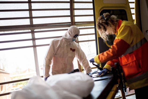 April 4, 2020, Girona, Spain: Emergency health workers in protective gear as a preventive measure, finalising a transfer of a possible case of covid-19..The emergency health services are forced to comply with specific protocols during the transfers of patients with possible cases of covid-19. At the end of the service they disinfect and throw the personal protective equipment in G-II bags to avoid contagions. Girona Spain - ZUMAs197 20200404_zaa_s197_144 Copyright: xMartixNavarrox