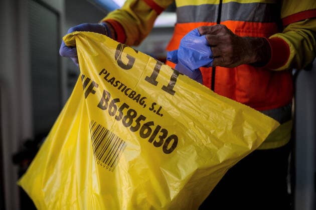 April 4, 2020, Girona, Spain: A worker from the emergency health service throws away the protective gloves after finishing services..The emergency health services are forced to comply with specific protocols during the transfers of patients with possible cases of covid-19. At the end of the service they disinfect and throw the personal protective equipment in G-II bags to avoid contagions. Girona Spain - ZUMAs197 20200404_zaa_s197_151 Copyright: xMartixNavarrox