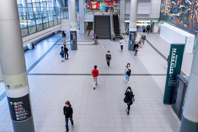 April 4, 2020, Tokyo, Japan: Shibuya Station almost empty during the corona virus pandemic..The Tokyo metropolitan government has again asked residents to stay at home this weekend following a surge of new infections of Coronavirus Tokyo Japan - ZUMAs197 20200404_zaa_s197_185 Copyright: xViolaxKamx