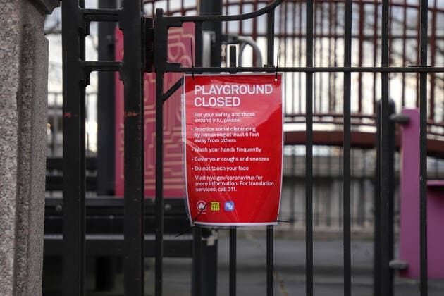 April 4, 2020, New York, New York, United States: Playground is seen with closed notice at Hudson River Park in New York City in the United States this Saturday, 04. New York City is the epicenter of the Coronavirus pandemic New York United States - ZUMAv122 20200404_zap_v122_025 Copyright: xWilliamxVolcovx