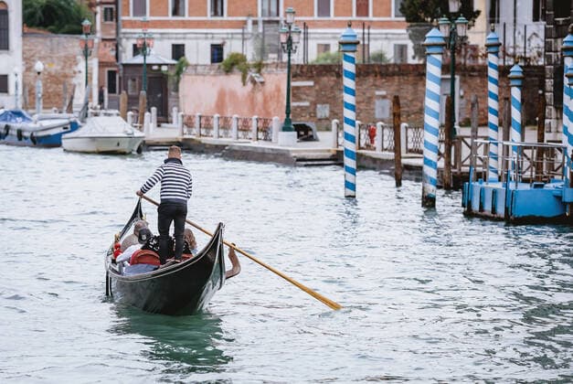 Venice THEME IMAGE a gondolier with his Venetian boat gondola on the Canal Grande, taken on 05 October 2019 in Venice, Italy a gondolier with his Venetian boat gondola on the Canal Grande, in Venice, Italy on 2019 10 05  EP_obh