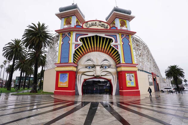 AUSTRALIA CORONAVIRUS COVID-19, A closed Lunar Park is seen in Melbourne, Sunday, April 5, 2020. Victoria s first weekend since harsher social distancing laws were implemented will start with a ban on all but the most basic outdoor activities. ( NO ARCHIVING, EDITORIAL USE ONLY, NO USE IN BOOKS WITHOUT CONSENT MELBOURNE VIC AUSTRALIA  Copyright: xMICHAELxDODGEx 20200405001461862538