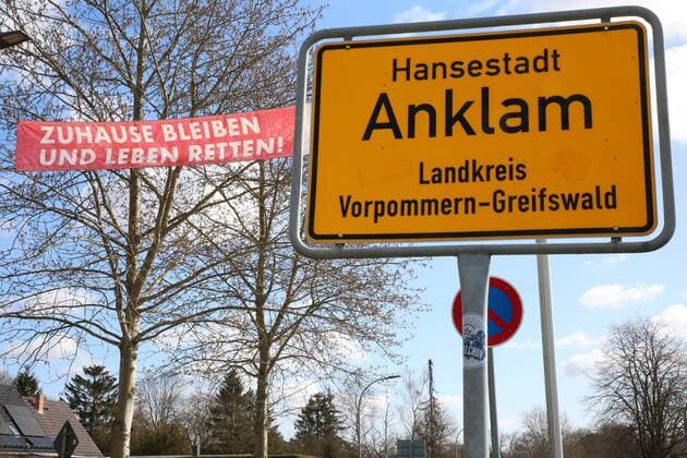 View on Saturday 04 04 2020 at the access road to the Hanseatic City of Anklam County District of Vorpommern Greifswald of a banner indicating the protection of the citizens from the corona virus The city is currently making it clear in several places in the town that the containment of Covid 19 depends on each individual