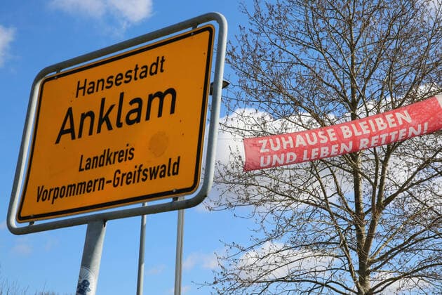 View on Saturday 04 04 2020 at the access road to the Hanseatic City of Anklam County District of Vorpommern Greifswald of a banner indicating the protection of the citizens from the corona virus The city is currently making it clear in several places in the town that the containment of Covid 19 depends on each individual