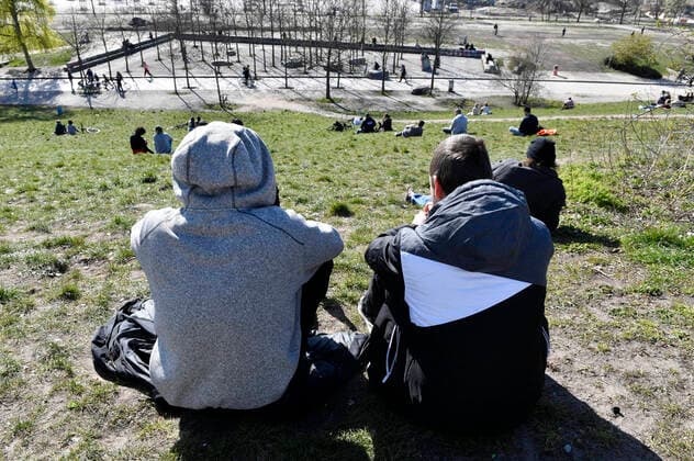 The Mauerpark during the exit restrictions due to the corona crisis on Saturday afternoon Berlin, 04 04 2020 Foto:xGeisler-Fotopress Kern