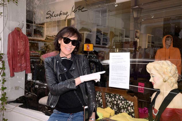 Julie Noll in front of her boutique Schwabing, closed due to the Corona crisis, Munich, 04 04 2020 Foto:xS.xAdamx xFuturexImage