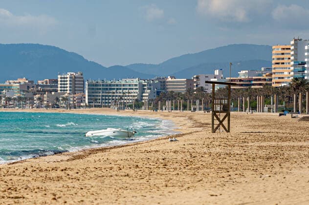 20200404 Palma de Mallorca under Corona Close down PALMA DE MALLORCA, SPAIN APRIL 4 First line at the playa de Palma Beach during the Corona Lock Down at Palma de Mallorca under Corona Close down on April 4, 2020 in Palma de Mallorca, Palma de Mallorca Baleares Spain