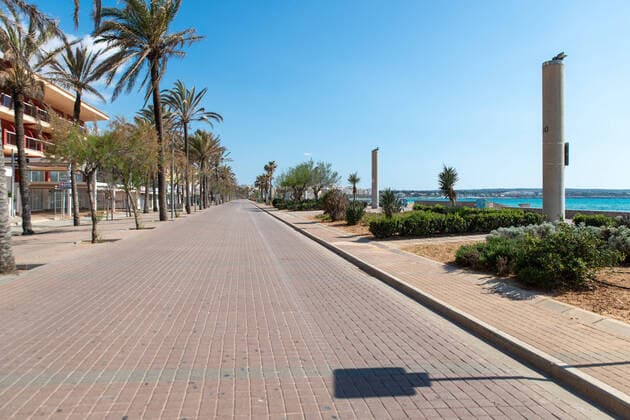 20200404 Palma de Mallorca under Corona Close down PALMA DE MALLORCA, SPAIN APRIL 4 First line at the playa de Palma Beach during the Corona Lock Down at Palma de Mallorca under Corona Close down on April 4, 2020 in Palma de Mallorca, Palma de Mallorca Baleares Spain