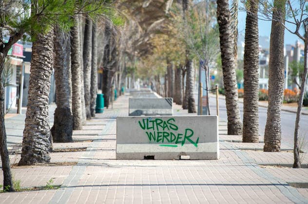 20200404 Palma de Mallorca under Corona Close down PALMA DE MALLORCA, SPAIN APRIL 4 First line at the playa de Palma Beach during the Corona Lock Down at Palma de Mallorca under Corona Close down on April 4, 2020 in Palma de Mallorca, Palma de Mallorca Baleares Spain
