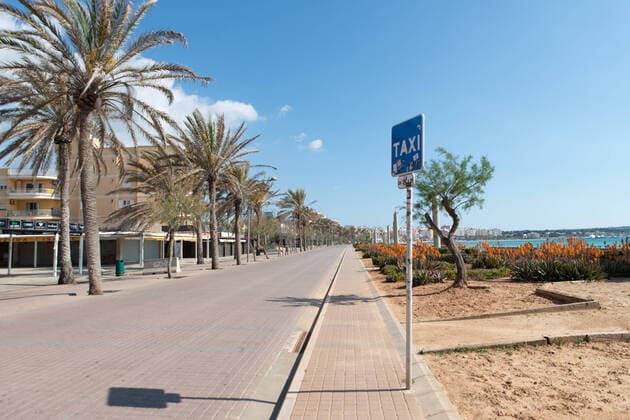 20200404 Palma de Mallorca under Corona Close down PALMA DE MALLORCA, SPAIN APRIL 4 First line at the playa de Palma Beach during the Corona Lock Down at Palma de Mallorca under Corona Close down on April 4, 2020 in Palma de Mallorca, Palma de Mallorca Baleares Spain