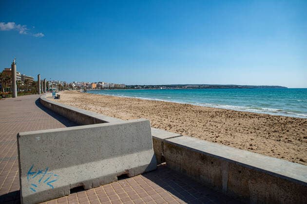 20200404 Palma de Mallorca under Corona Close down PALMA DE MALLORCA, SPAIN APRIL 4 First line at the playa de Palma Beach during the Corona Lock Down at Palma de Mallorca under Corona Close down on April 4, 2020 in Palma de Mallorca, Palma de Mallorca Baleares Spain