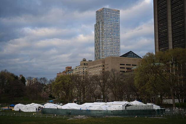 200404 General view of The Samaritan s Purse Emergency Field Hospital in Central Park as the coronavirus, COVID 19, outbreak continues on April 4, 2020 in New York, NY, USA Across the city businesses, schools and places of work have been shutting down, leading to empty streets and quiet neighborhoods Photo Joel Marklund BILDBYRAN kod JM 88130 bbeng coronavirus covid 19 virus corona sjukdom,  Copyright: JOELxMARKLUND 47117082st