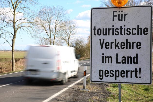 No longer looking at the sea View on Saturday 04 04 2020 in Johannishof County Vorpommern Greifswald of a sign indicating that the region of Usedom is closed to visitors from other federal states Mecklenburg Vorpommern has recently banned all tourist activities on its islands.
