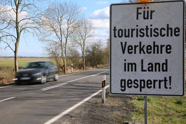 No longer looking at the sea View on Saturday 04 04 2020 in Johannishof County Vorpommern Greifswald of a sign indicating that the region of Usedom is closed to visitors from other federal states Mecklenburg Vorpommern has recently banned all tourist activities on its islands.