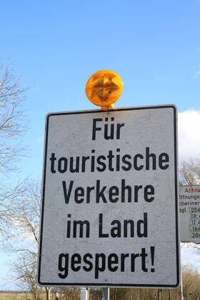 No longer looking at the sea View on Saturday 04 04 2020 in Johannishof County Vorpommern Greifswald of a sign indicating that the region of Usedom is closed to visitors from other federal states Mecklenburg Vorpommern has recently banned all tourist activities on its islands.