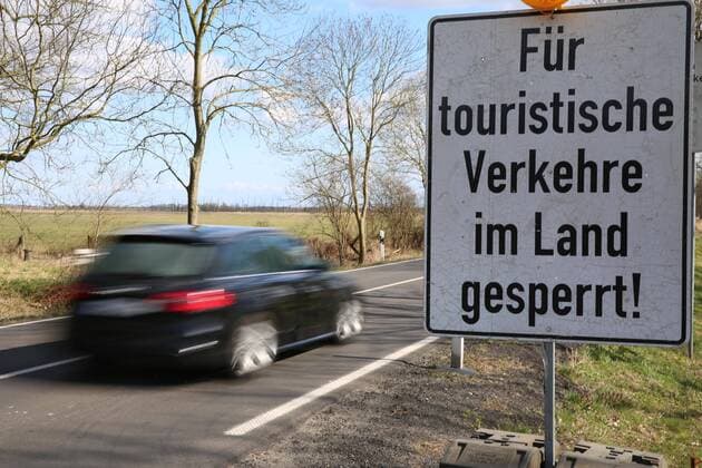 No longer looking at the sea View on Saturday 04 04 2020 in Johannishof County Vorpommern Greifswald of a sign indicating that the region of Usedom is closed to visitors from other federal states Mecklenburg Vorpommern has recently banned all tourist activities on its islands.