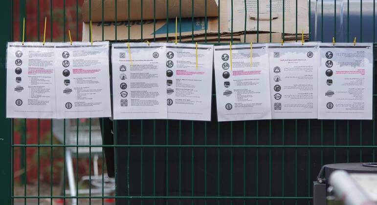 Coronavirus pandemic At the entrance of a residential accommodation for refugees and asylum seekers in Hamburg, instructions on behaviour and measures are given in several languages
