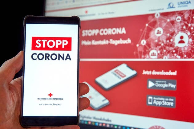- Wien 05.04.2020 - Coronavirus Krise - Weiterhin stark umstritten ist die Stopp Corona App des Österreichischen Roten Kreuzes und der Bundesregierung. Derzeit ist die Nutzung der Stopp Corona-App des Roten Kreuzes freiwillig und so soll es laut Regierung und der Hilfsorganisation selbst auch bleiben. Die Hoffnung ist aber, dass es möglichst viele machen. Der Nationalratspräsident plädierte dagegen für eine verpflichtende Anwendung. Experten hielten das grundsätzlich für zulässig. PHOTO: die Stopp Corona App am Display eine Smartphones Vienna, Austria - Corona virus crisis - The Stop Corona app of the Austrian Red Cross and the Federal Government is still highly controversial. Currently, the use of the Red Cross s Stop Corona app is voluntary and that is how it should remain, according to the government and the aid organization it 
