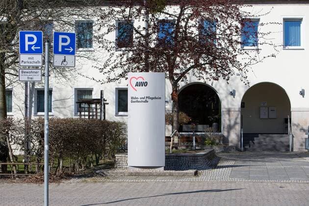 04 04 2020, xtgx, Effects of the Corona Virus in Wolfsburg, AWO residential and nursing home Goethestrasse in Wolfsburg Corona virus was detected in a deceased 86 year old resident Wolfsburg