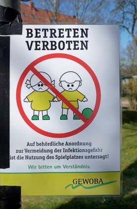 To protect against the corona virus, a Bremen property management company has even banned the use of the private sandpit in the backyard of a residential complex